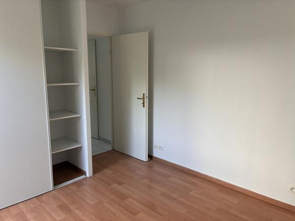 Appartement à louer 950 € CC Artigues-près-Bordeaux 3 p 62 m² DPE C