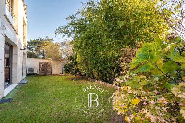 Chatou, Villa 7 Chambres -  350 m² à vendre