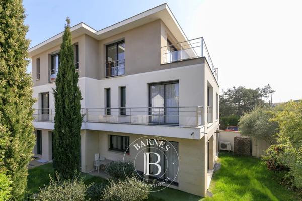 Chatou, Villa 7 Chambres -  350 m² à vendre