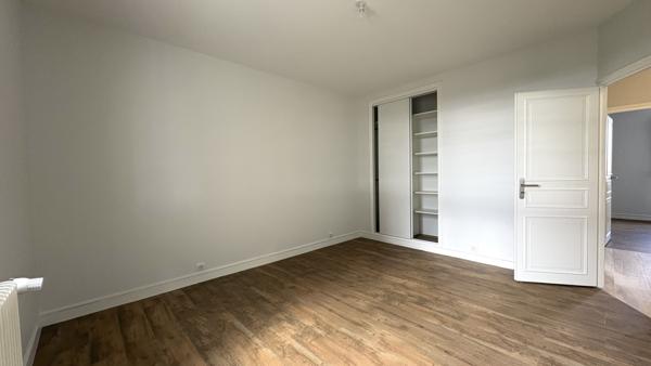 Maison familiale avec garage et jardin