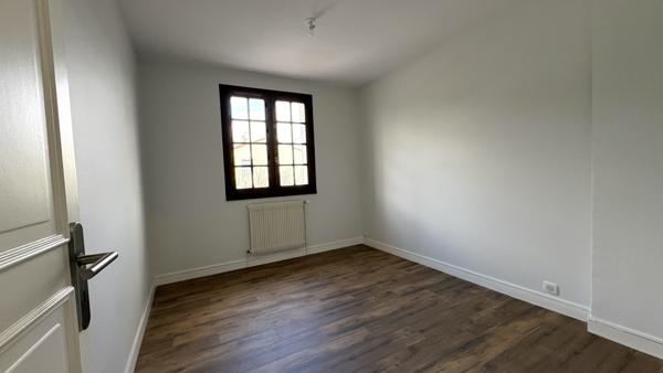 Maison familiale avec garage et jardin