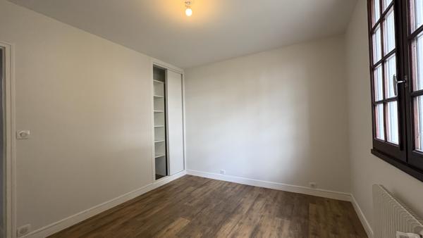 Maison familiale avec garage et jardin