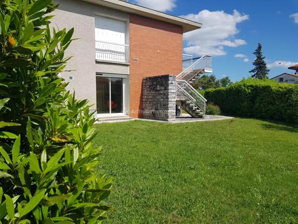 Vente                                                      Maison
                        
                     8 pièces                      242 m2                     à Albi