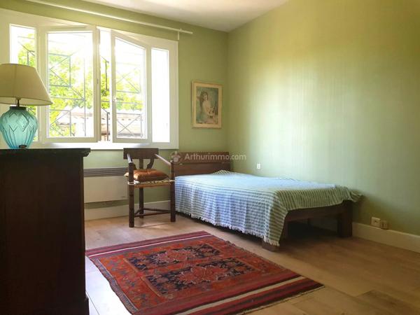 Vente                                                      Maison
                        
                     8 pièces                      242 m2                     à Albi