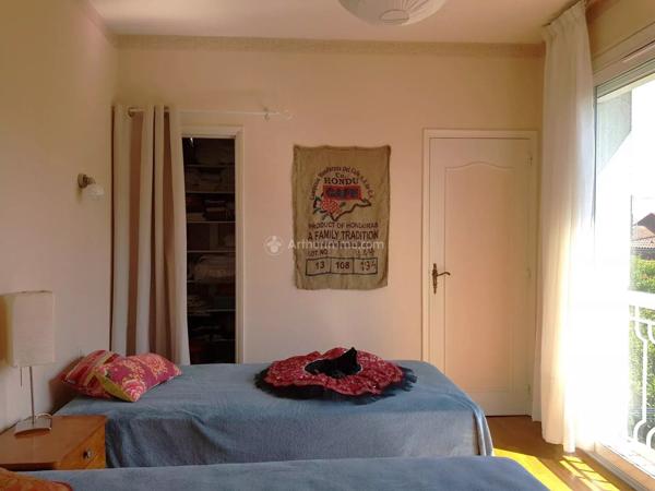 Vente                                                      Maison
                        
                     8 pièces                      242 m2                     à Albi