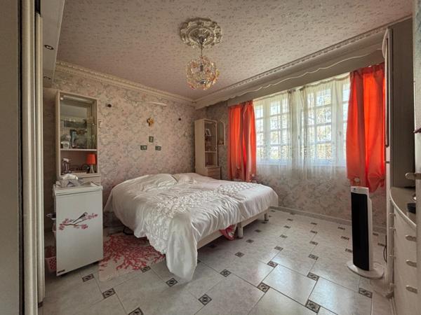 Maison mansard avec jardin paysager de près de 1000 m2 MONTGERON (91)