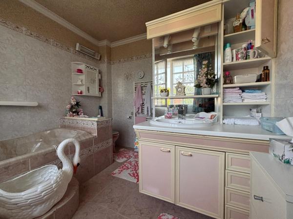 Maison mansard avec jardin paysager de près de 1000 m2 MONTGERON (91)