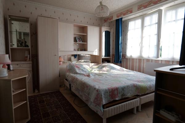 Maison mansard avec jardin paysager de près de 1000 m2 MONTGERON (91)