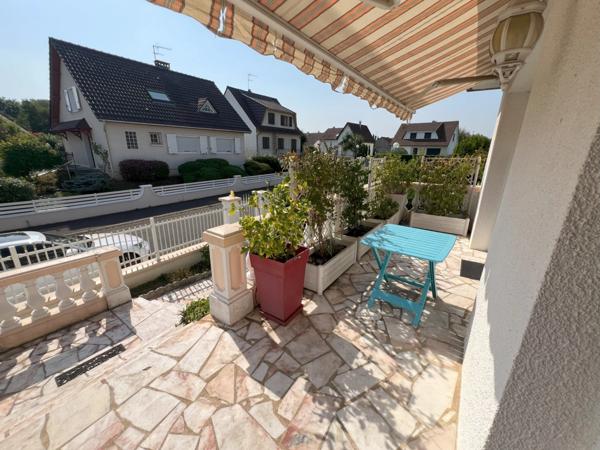 Maison mansard avec jardin paysager de près de 1000 m2 MONTGERON (91)