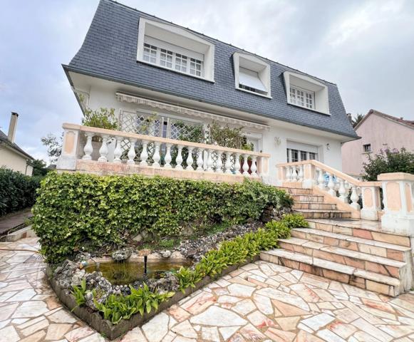 Maison mansard avec jardin paysager de près de 1000 m2 MONTGERON (91)