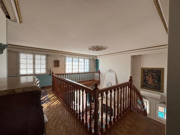 Maison mansard avec jardin paysager de près de 1000 m2 MONTGERON (91)