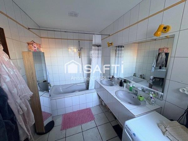 Maison de bourg 128m² - 3 chambres - aucuns travaux à prévoir - Terrain de 238m²