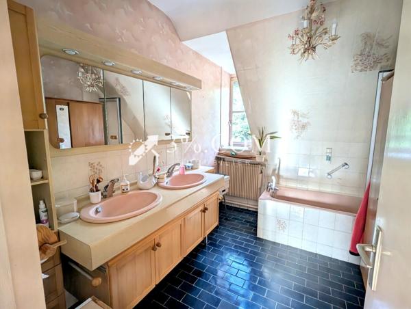 Maison
                                                                                                                                                                                                                                                                                                                        5 pièce(s)                                                                                                                                                                                                          3 chambre(s)                                                                                                                                                                                                          148  m²