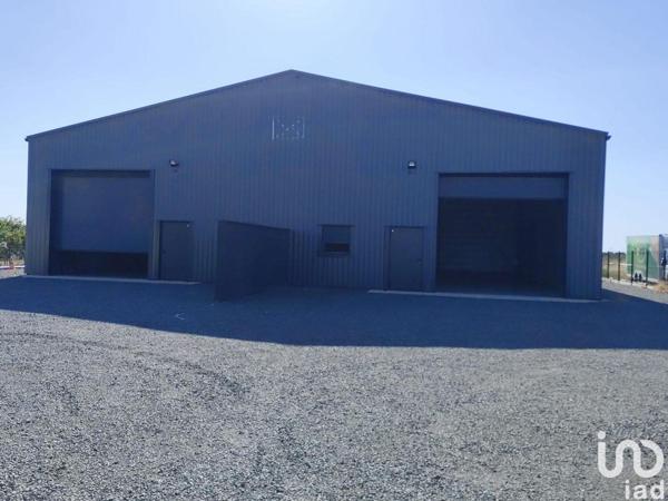 Location atelier 198 m² Druye