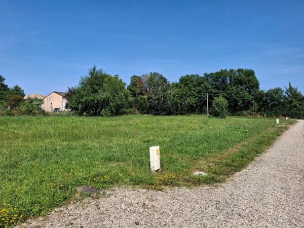 Terrain à vendre de 777,00 m² proche de CASTELJALOUX (47) lotissement 8 lots