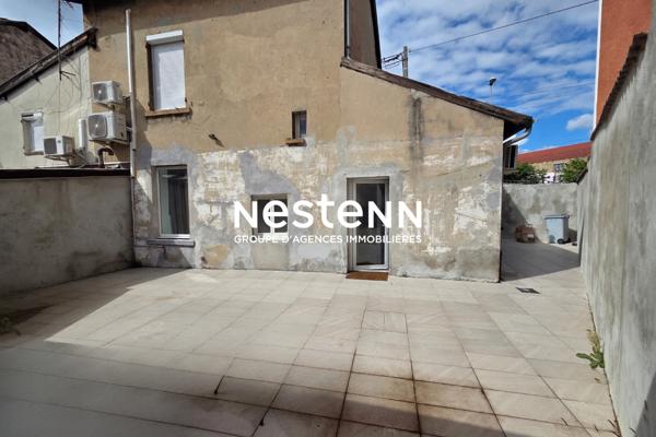 proximite gare de Venissieux: Maison mitoyenne d'un coté avec dependance