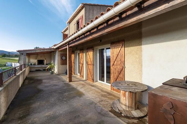 CARCASSONNE – SERVIES EN VAL Villa T5 205m² (148m² hab.) avec jardin, terrasse, garage , et vue panoramique