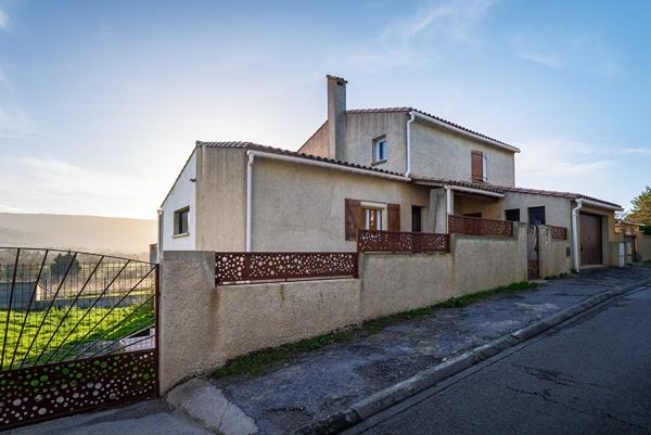 CARCASSONNE – SERVIES EN VAL Villa T5 205m² (148m² hab.) avec jardin, terrasse, garage , et vue panoramique