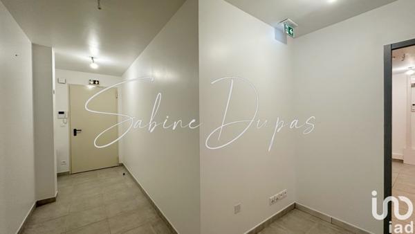 Location atelier 58 m² Robion