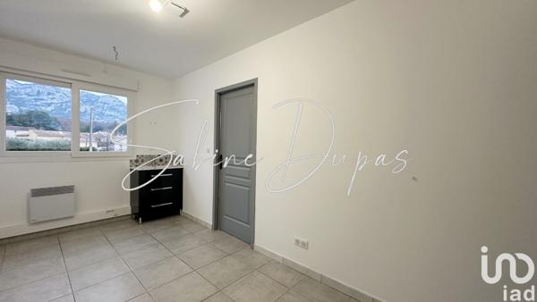 Location atelier 58 m² Robion