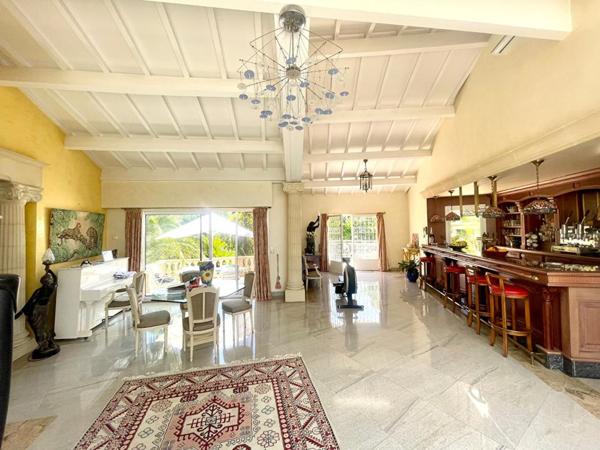 Villa de standing sur sous sol intégral (s) 235 m2