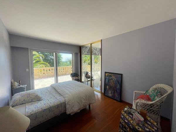 Villa de standing sur sous sol intégral (s) 235 m2