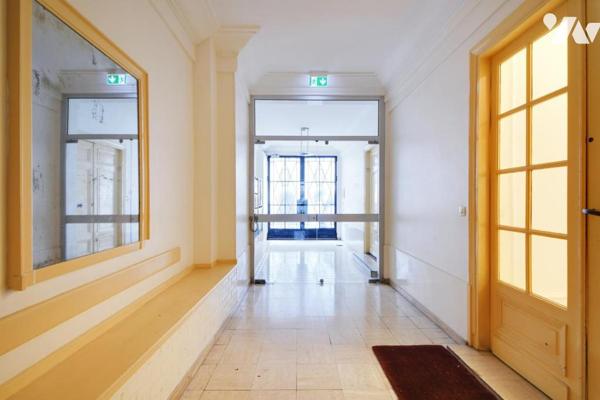 2 pièces traversant avec ascenseur