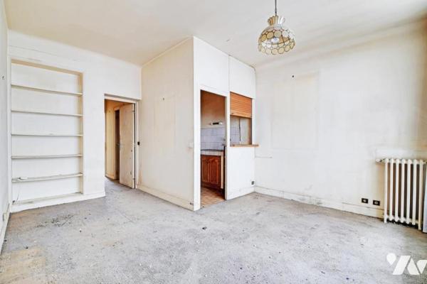 2 pièces traversant avec ascenseur