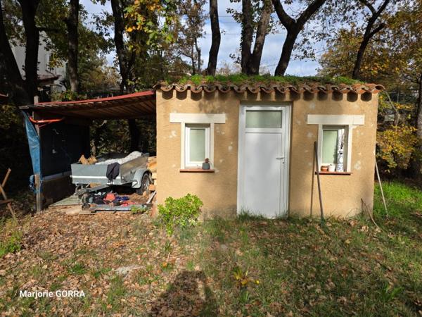NANS LES PINS Villa T3/4 sur 1725m² de terrain