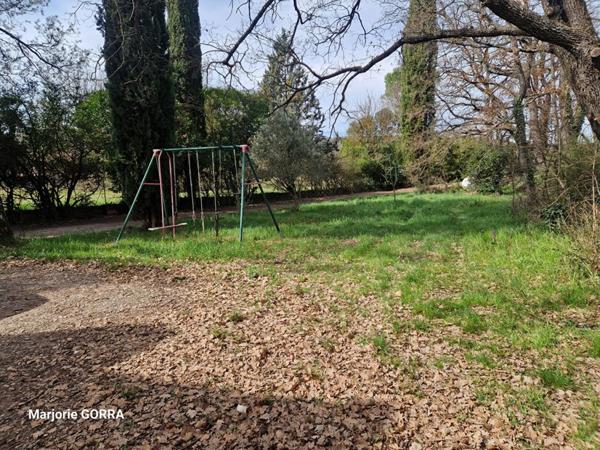 NANS LES PINS Villa T3/4 sur 1725m² de terrain