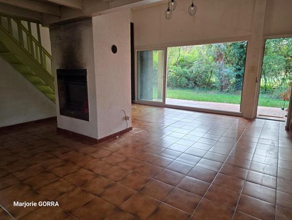 NANS LES PINS Villa T3/4 sur 1725m² de terrain