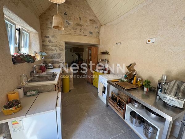 Charmante maison en pierre au calme en impasse, alliant authenticité et écologie