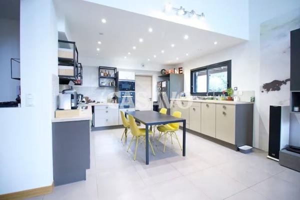 Vente Maison 5 pièces de 166m² - 13080 Aix-en-Provence