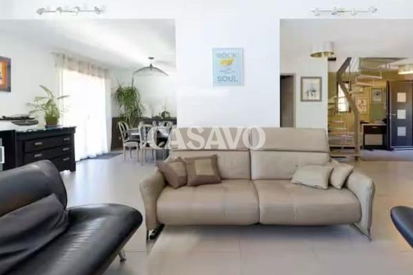 Vente Maison 5 pièces de 166m² - 13080 Aix-en-Provence