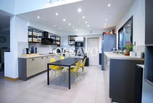Vente Maison 5 pièces de 166m² - 13080 Aix-en-Provence