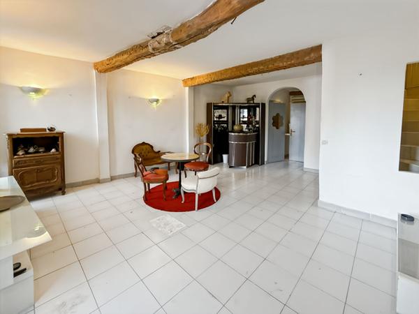 Maison La Crau avec local commercial, gros potentiel !