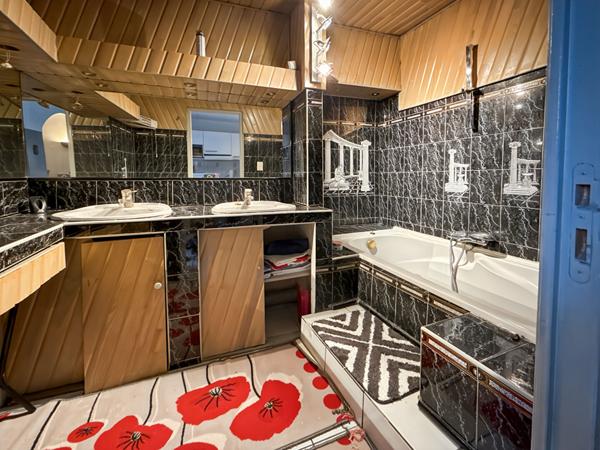 Maison La Crau avec local commercial, gros potentiel !