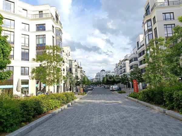 T4 neuf 84 m² 3 chambres salle de bain + salle d'eau terrasse + jardin + 2 parkings en sous-sol