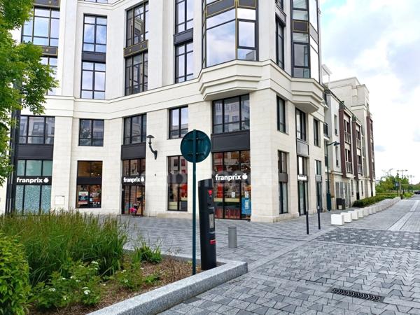 T4 neuf 84 m² 3 chambres salle de bain + salle d'eau terrasse + jardin + 2 parkings en sous-sol