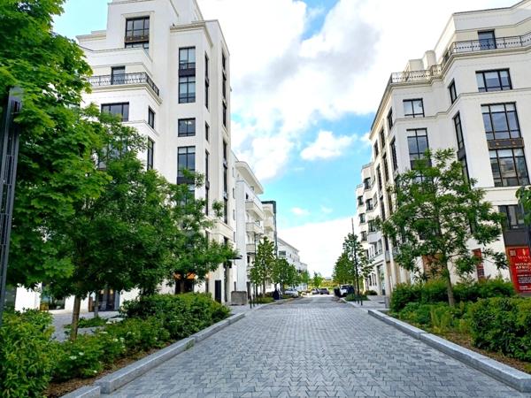 T4 neuf 84 m² 3 chambres salle de bain + salle d'eau terrasse + jardin + 2 parkings en sous-sol