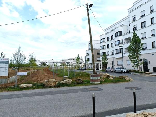 T4 neuf 84 m² 3 chambres salle de bain + salle d'eau terrasse + jardin + 2 parkings en sous-sol