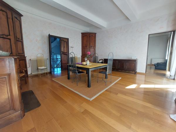 maison de village avec garage et piscine