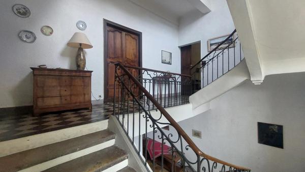 maison de village avec garage et piscine