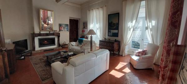 maison de village avec garage et piscine