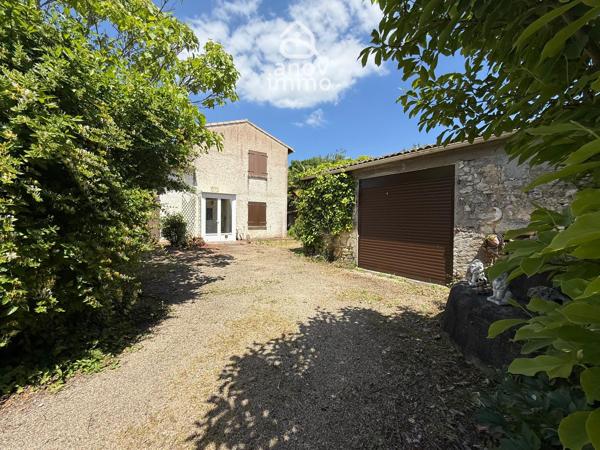 Maison de village
                                                                                                                                                                                                                                                                                                                        5 pièce(s)                                                                                                                                                                                                          3 chambre(s)                                                                                                                                                                                                          132  m²