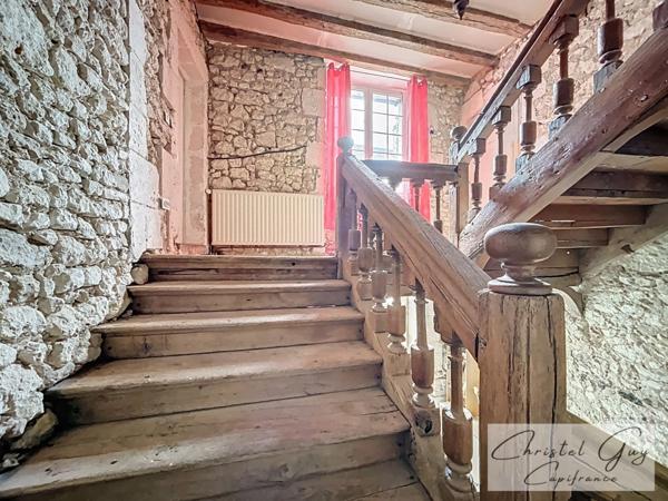 Vaas (72500) Ancien monastère rénové à vendre, 3 chambres, coeur de village