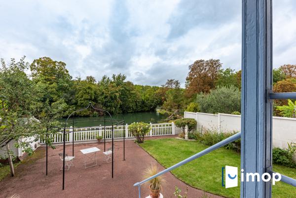 A 20mn à pied du RER A La Varenne. 3/4 chambres.