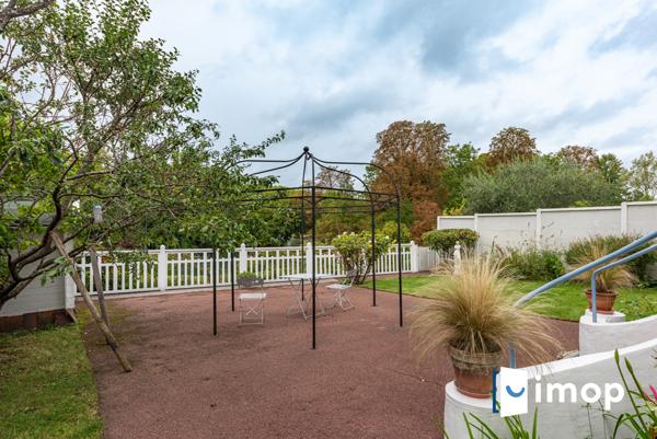 A 20mn à pied du RER A La Varenne. 3/4 chambres.