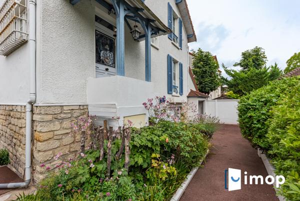 A 20mn à pied du RER A La Varenne. 3/4 chambres.