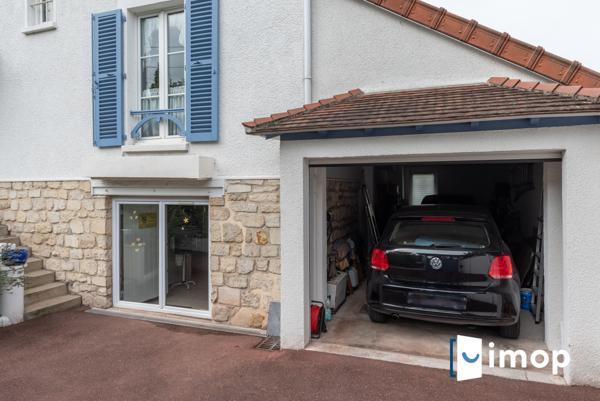 A 20mn à pied du RER A La Varenne. 3/4 chambres.